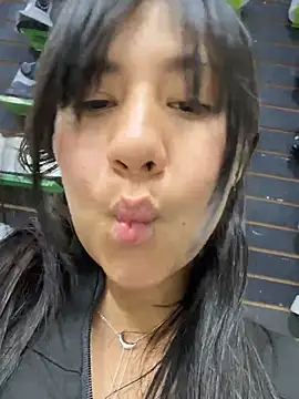 Czat XXX na żywo – kim_monti