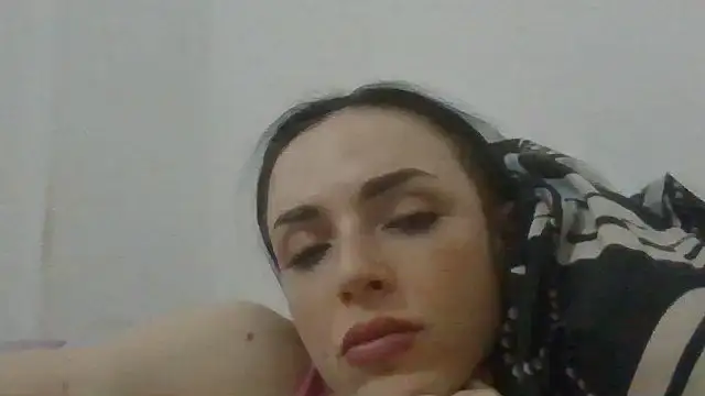 Trinsy_Love élő XXX-chatje