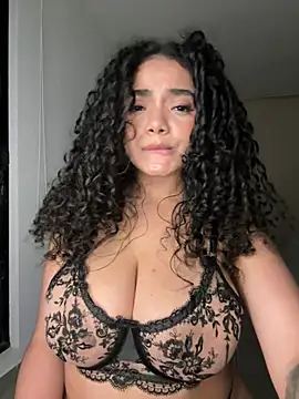 Curlyierr's Live XXX Chat