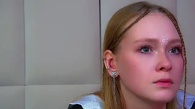 AgataFoxley Adlı Modelin Canlı XXX Sohbeti