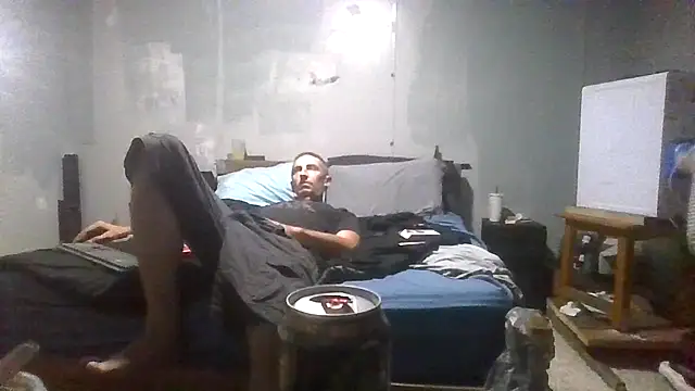 Bi_curious86's Webcam Show