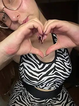 CoraVibes' Live XXX Chat
