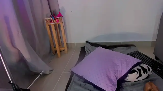 Nanny_11 live XXX chat