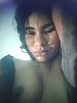 melissamel1999 Adlı Modelin Canlı XXX Sohbeti