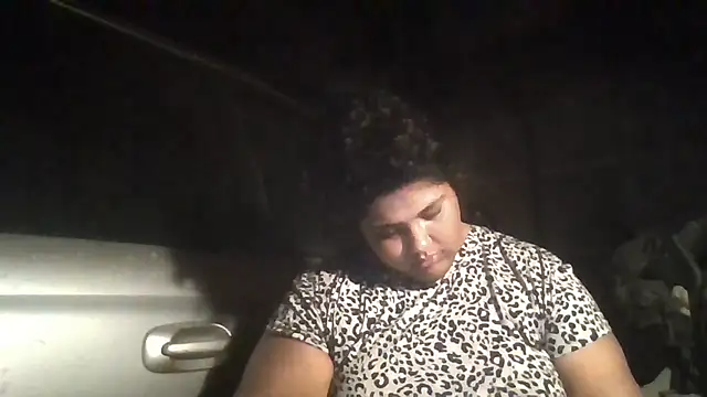 1n0nlythroat's Live XXX Chat