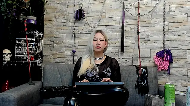 Miss_Kaz élő XXX-chatje