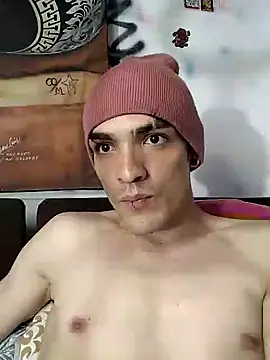 Desmon-may_kiin's Live XXX Chat