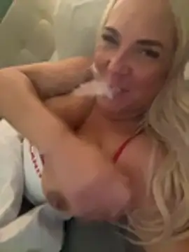 XXX chat uživo modela Bustyblondebabe32