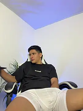 Czat XXX na żywo – SantiLux_