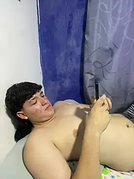 دردشة BigLatinGuy الجنسية المباشرة