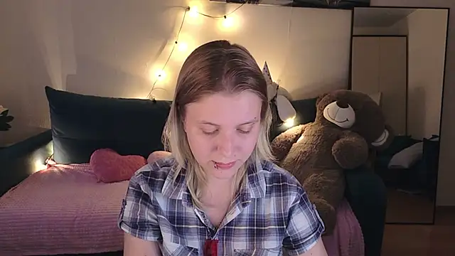 Viki_Charm Adlı Modelin Canlı XXX Sohbeti