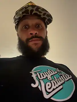 HungStr8Lightskin's Live XXX Chat
