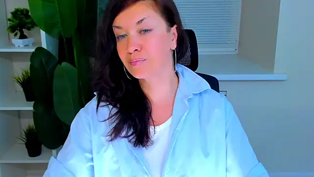 AnaMills Adlı Modelin Canlı XXX Sohbeti