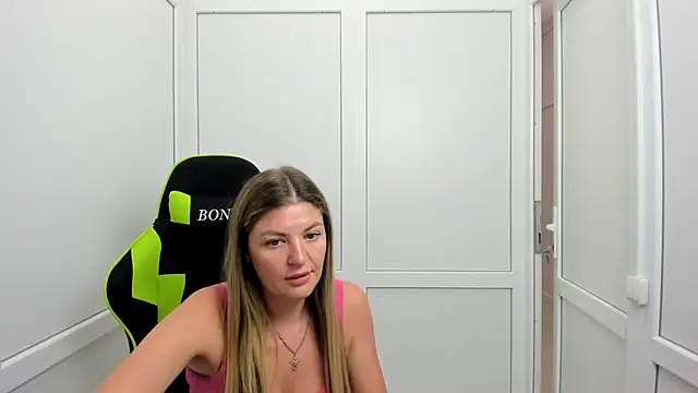 Živý XXX chat MiaSummerr_