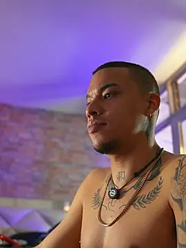 AlphaMasterXxx – Naživo XXX chat