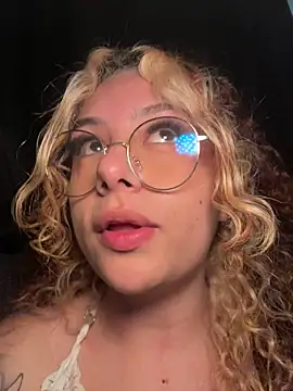 Joyce-fire's Live XXX Chat