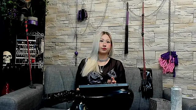 دردشة Miss_Kaz الجنسية المباشرة