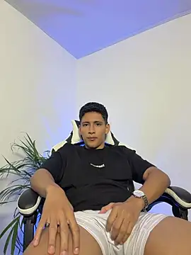 Czat XXX na żywo – SantiLux_