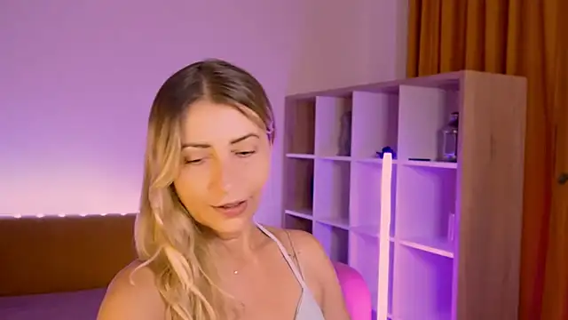 ZoeGrant's Live XXX Chat