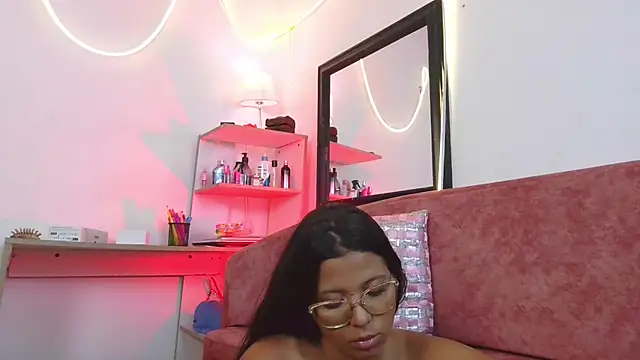 Megaan_Greey Adlı Modelin Canlı XXX Sohbeti