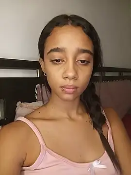 Zoe_Sweett18 现场XXX聊天