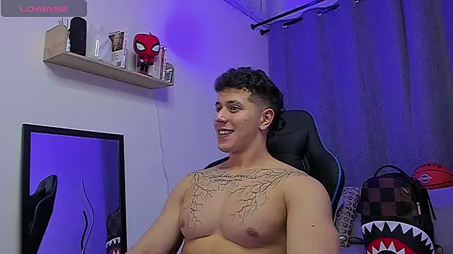 Chatroom XXX en direct de ASHTON_HILS