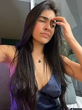 DaphneUwu Adlı Modelin Canlı XXX Sohbeti