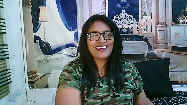 צ'אט XXX בשידור חי של IndiaBlackPanther