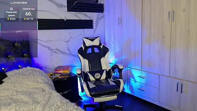 Saimonvela live XXX chat