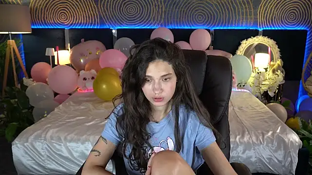 BabyFlowerr Adlı Modelin Canlı XXX Sohbeti