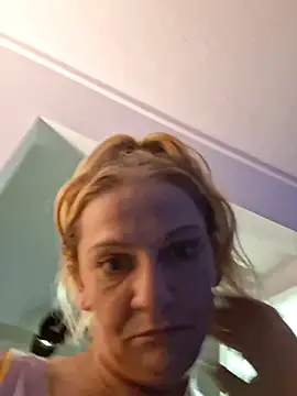 Chat XXX en directo de Goldenndoll
