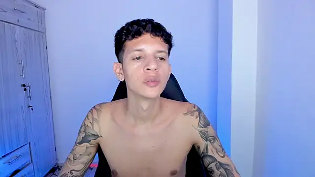 צ'אט XXX בשידור חי של tylerrnova