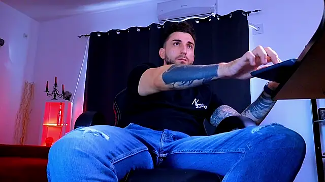 MightyAaron66 – Live XXX-chat