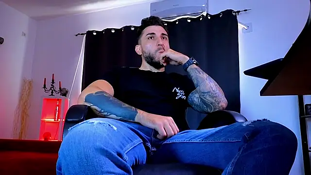 MightyAaron66 Adlı Modelin Canlı XXX Sohbeti