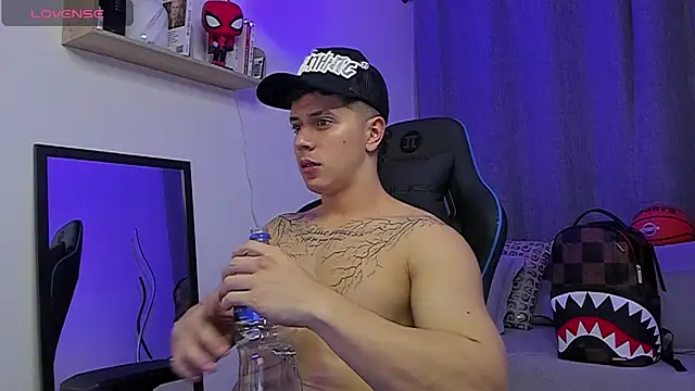 ASHTON_HILS élő XXX-chatje