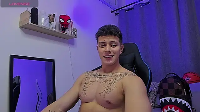 ASHTON_HILS: онлайн-секс-чат