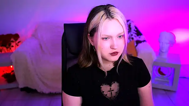 ViolettWoods' Live XXX Chat