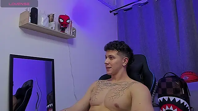 ASHTON_HILS – Naživo XXX chat