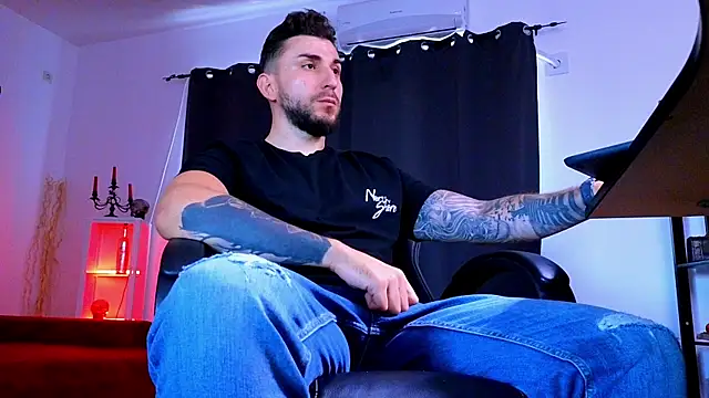 XXX chat uživo modela MightyAaron66