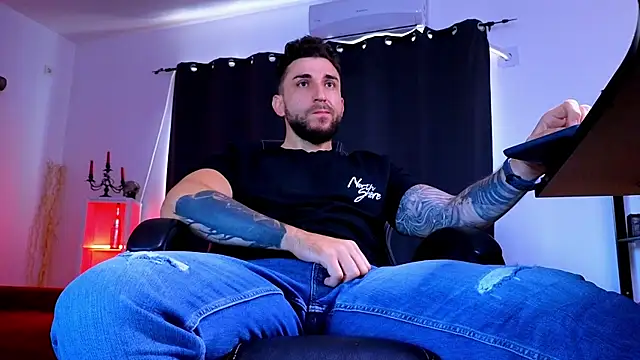 Онлайн чат XXX MightyAaron66