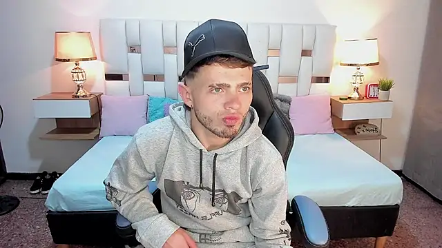 XXX chat uživo modela Zeus_damian21
