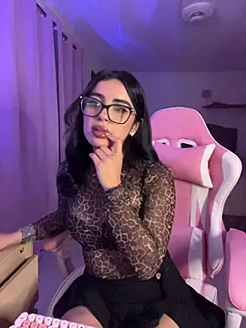 Emily-14 live XXX chat