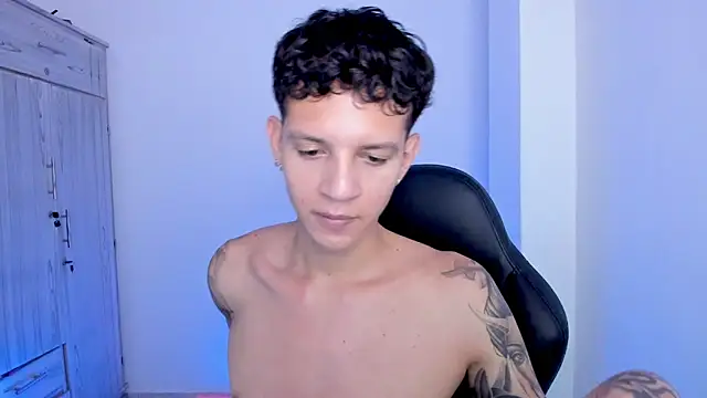 Chat +18 de tylerrnova ao vivo