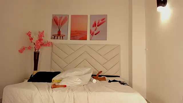 trixxie_18 Adlı Modelin Canlı XXX Sohbeti