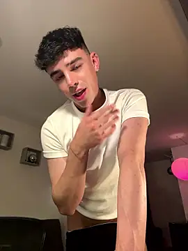 aronnhidden Live XXX-chat