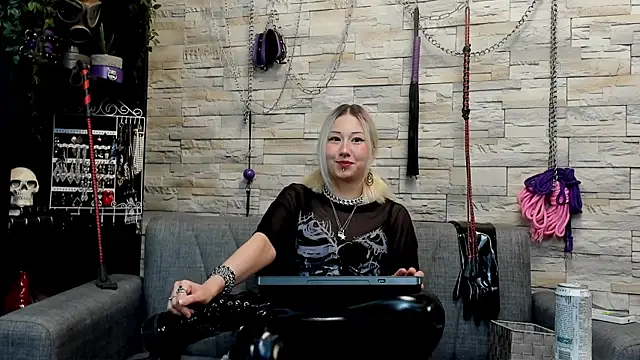 Czat XXX na żywo – Miss_Kaz