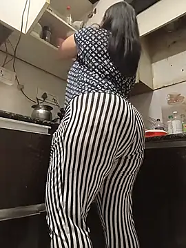 BuxomCutie Show Webcam