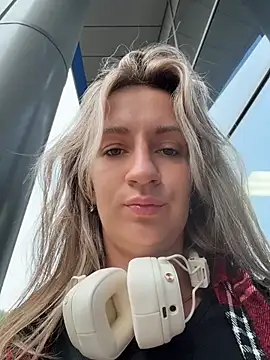 EvvaMur Adlı Modelin Canlı XXX Sohbeti