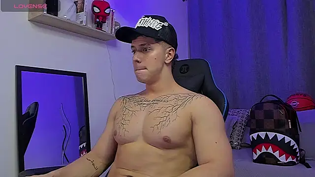 ASHTON_HILS Chat XXX live
