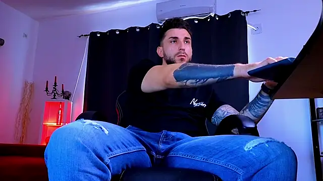MightyAaron66 现场XXX聊天
